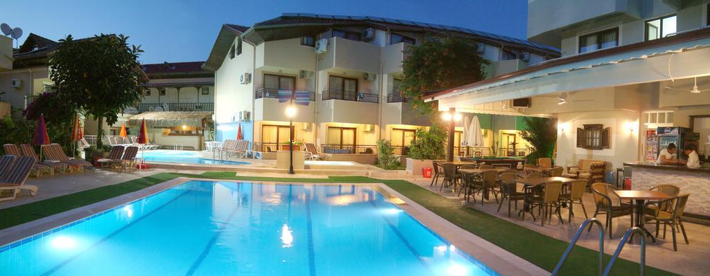 Bonjour Hotel マルマリス エクステリア 写真